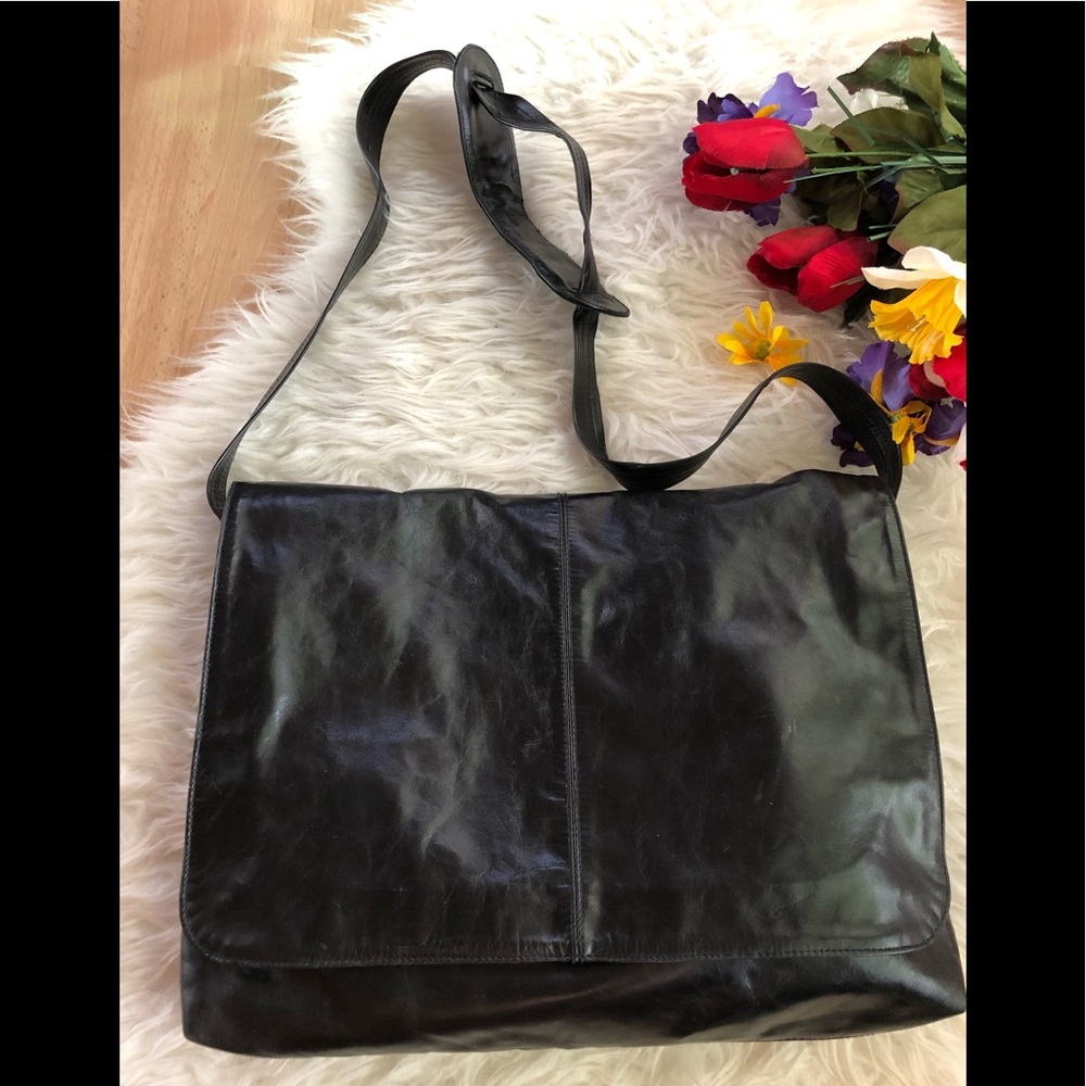 🌺LARGE messenger /laptop bag🌺